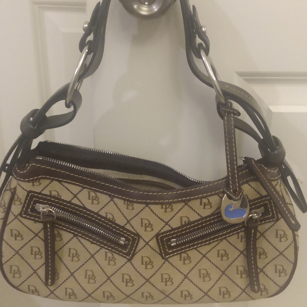 Dooney & Bourke
